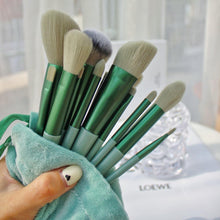 Load image into Gallery viewer, Aiwejay Brush Set Makeup Green 13 Pcs, Professional Make Up Brush Set with Face Brush, Makeup Brush Set with Eyeshadow Brush Eye Brush
